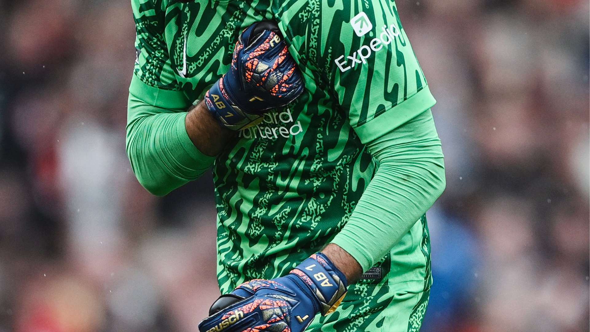 曼城1-0复仇热刺！重返英超前四，哈兰德复出破门 萨维尼奥失单刀.