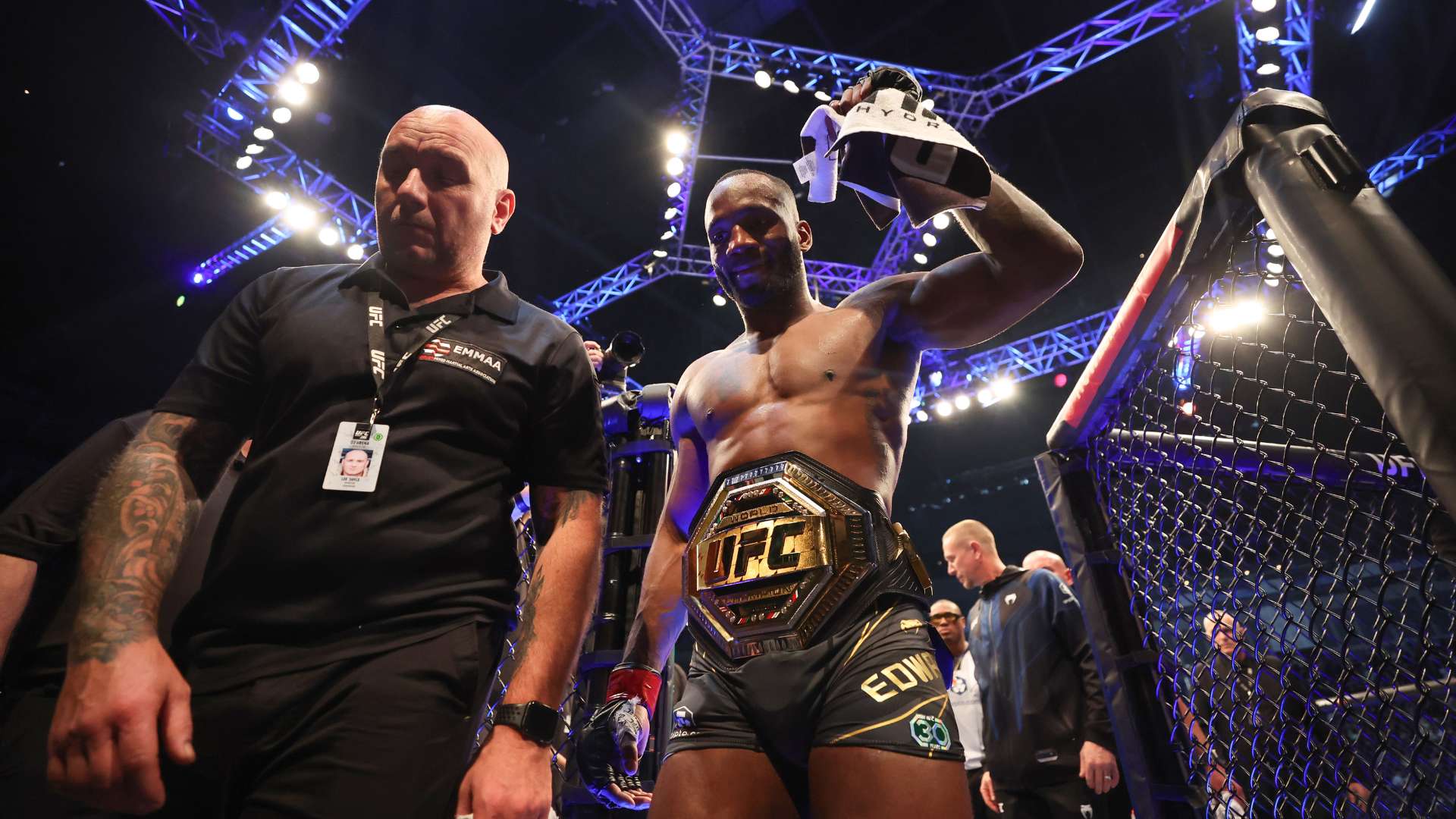 （巴黎奥运）今朝巴黎终圆梦 几代花游情未了.